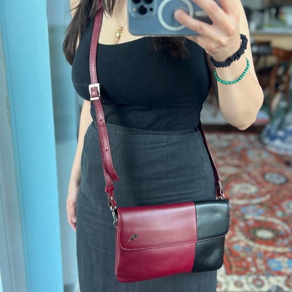 NWOT Genuine Leather Red and Black Crossbody/ Clutch Bag - Picture 2 of 7